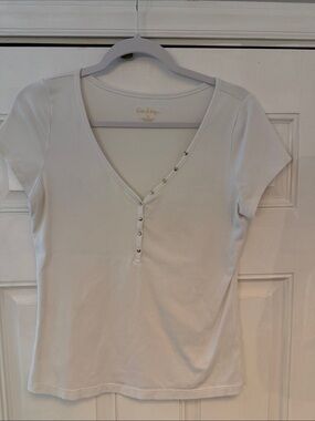 Lilly Pulitzer White Short-Sleeve V-Neck Top with Pearl Buttons
